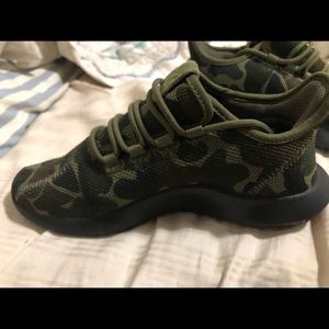 Adidas shoes like new size 5